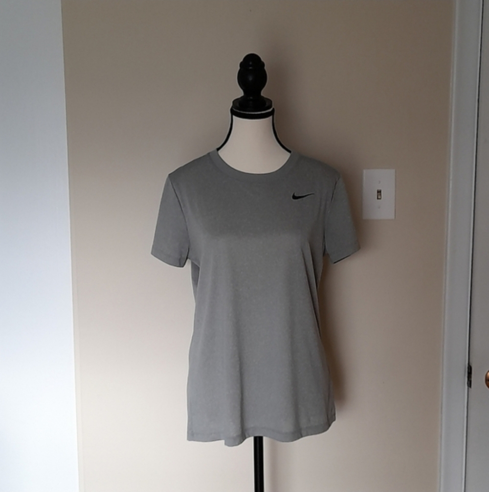 Nike Dri-FIT "The Nike Tee" Gray Athletic T-Shirt | Women's Medium